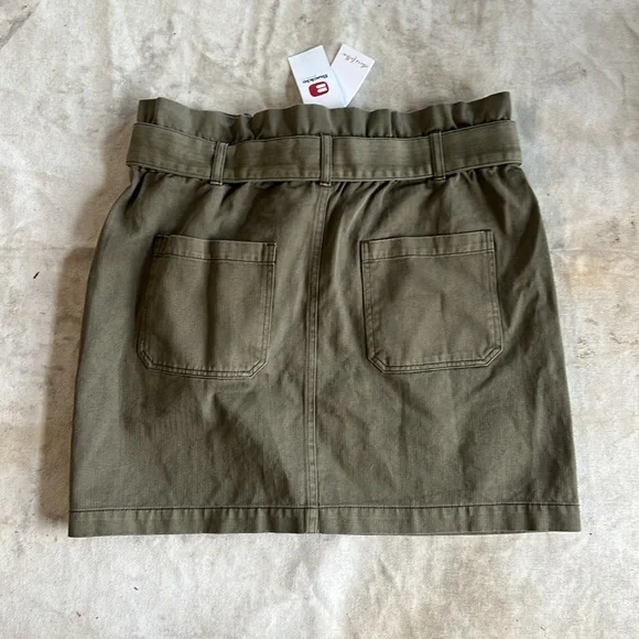 NWT Buckle Others Follow Skirt Size Medium - Picture 4 of 4